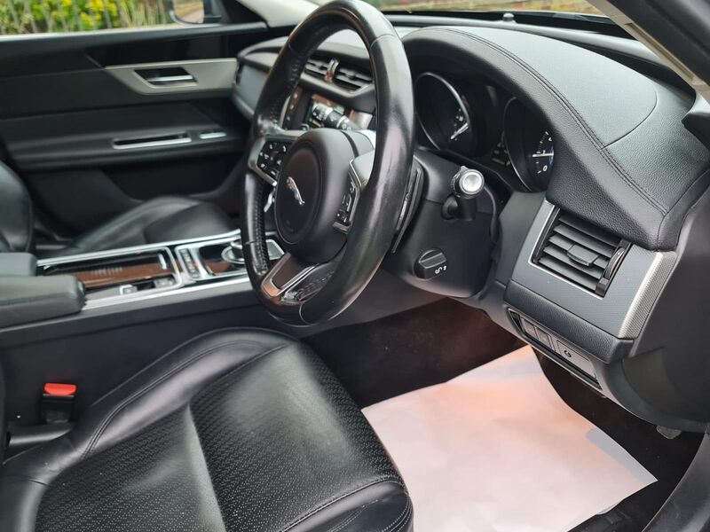 JAGUAR XF