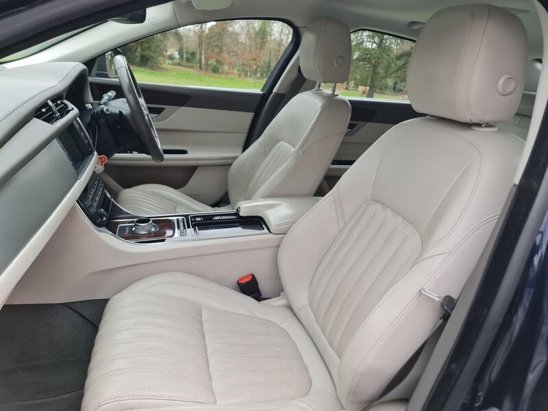 JAGUAR XF