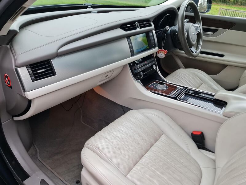 JAGUAR XF
