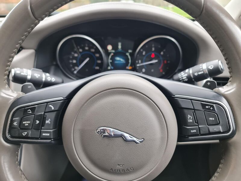 JAGUAR XF