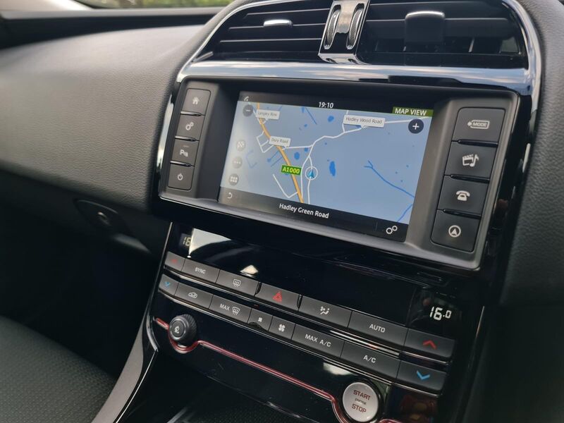 JAGUAR XE