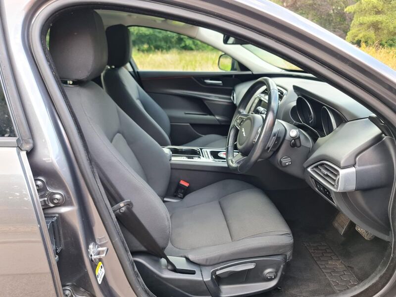 JAGUAR XE