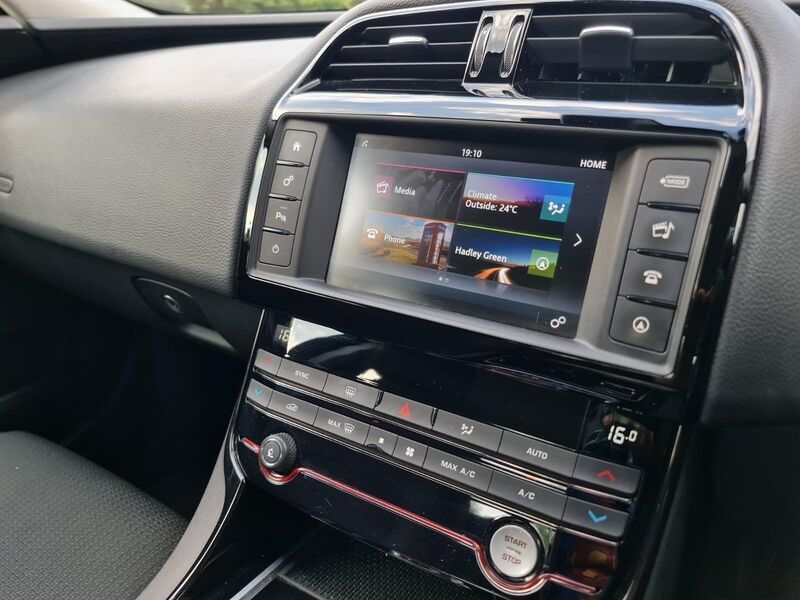 JAGUAR XE
