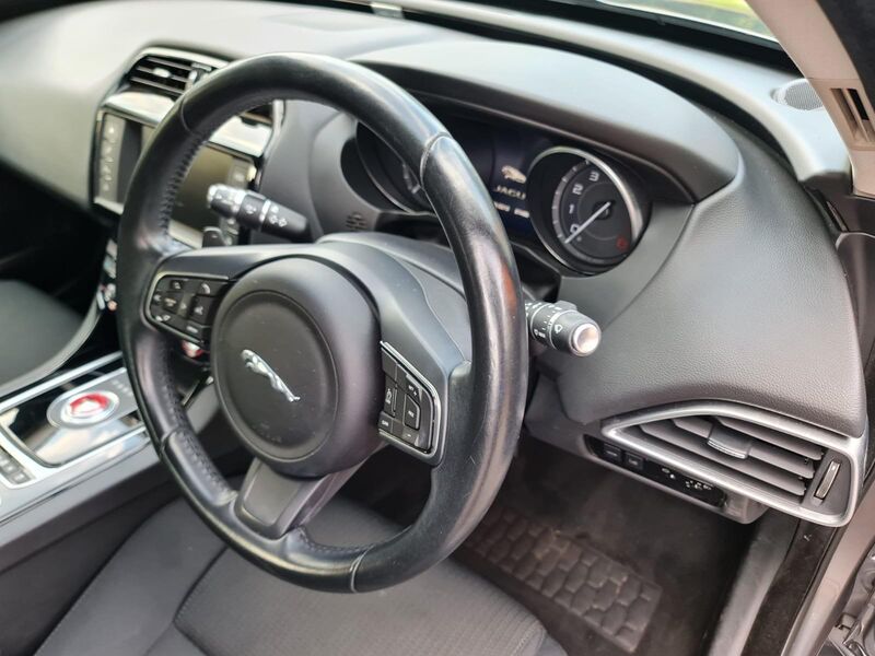JAGUAR XE