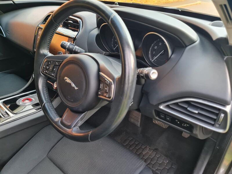 JAGUAR XE