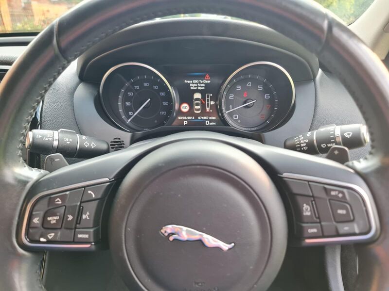 JAGUAR XE