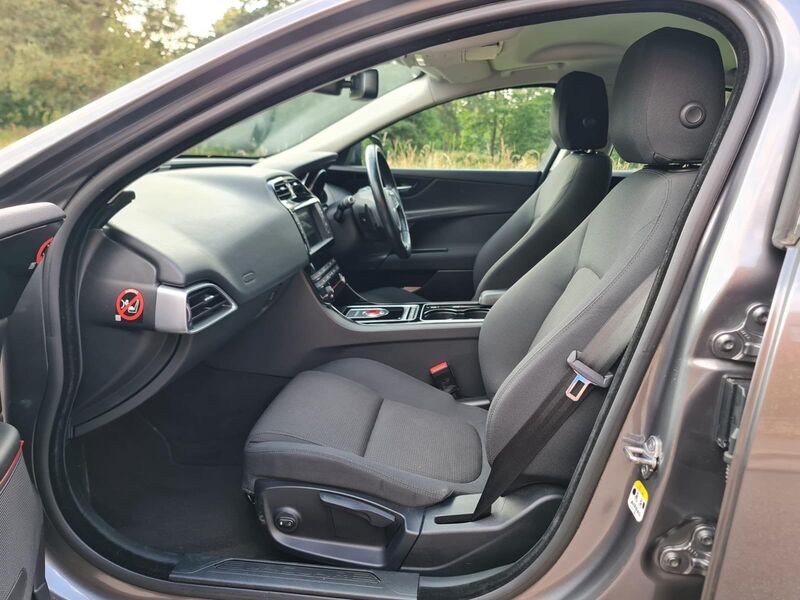 JAGUAR XE