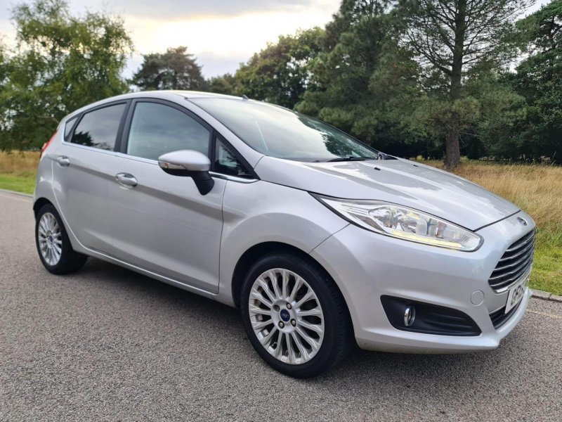 View FORD FIESTA 1.0T EcoBoost Titanium Euro 5 (s/s) 5dr