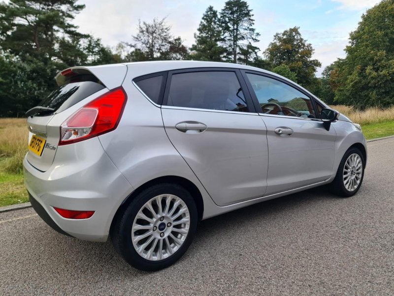View FORD FIESTA 1.0T EcoBoost Titanium Euro 5 (s/s) 5dr