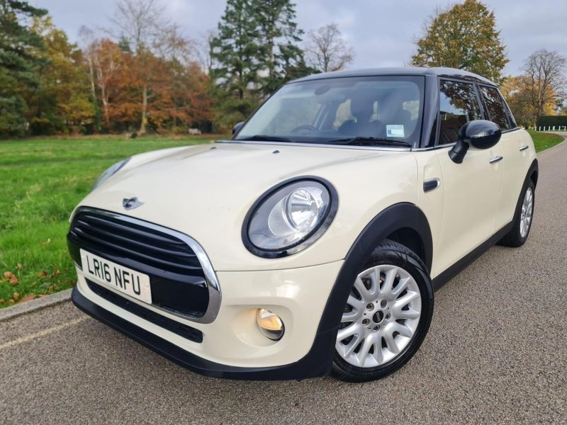 View MINI HATCH 1.5 Cooper Auto Euro 6 (s/s) 5dr