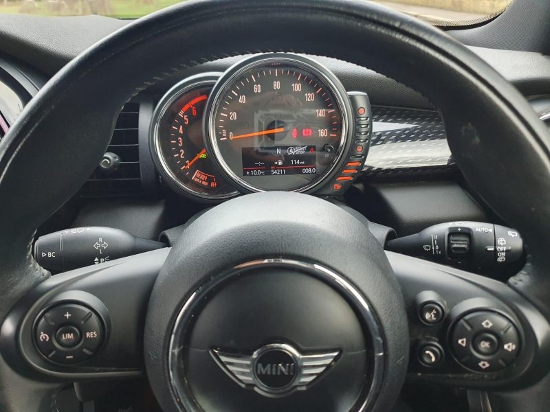 MINI HATCH