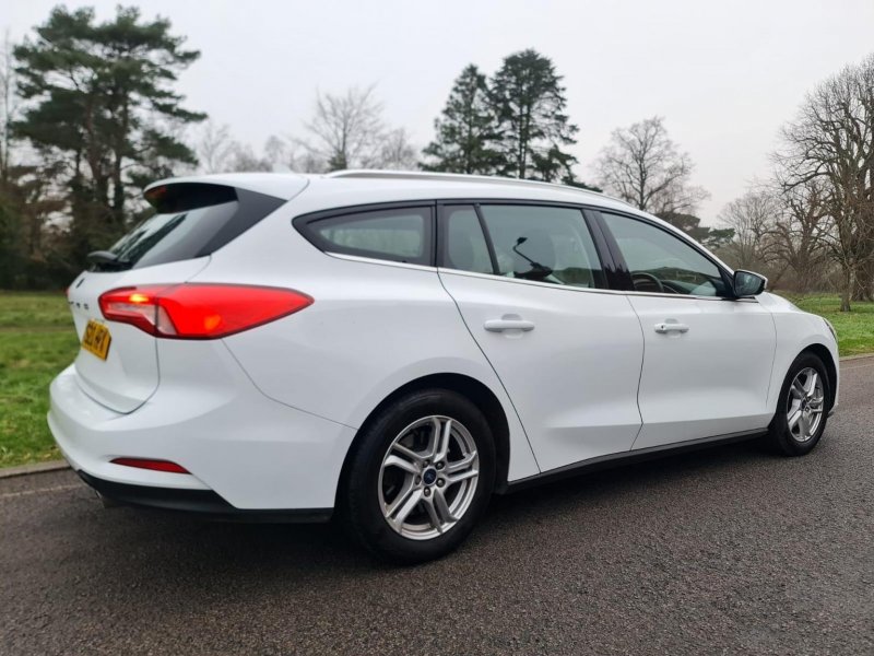 View FORD FOCUS 1.5 EcoBlue Zetec Auto Euro 6 (s/s) 5dr