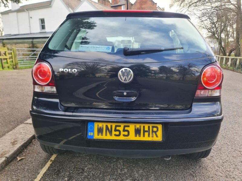 VOLKSWAGEN POLO