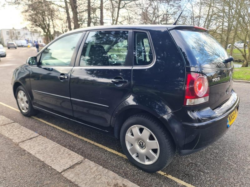 VOLKSWAGEN POLO