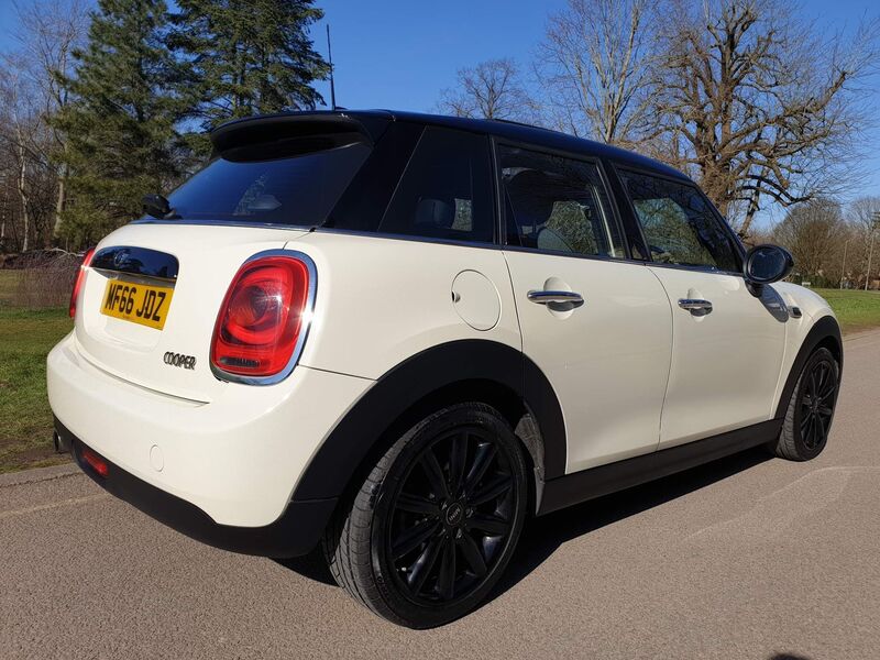 MINI HATCH
