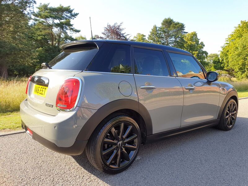 MINI HATCH