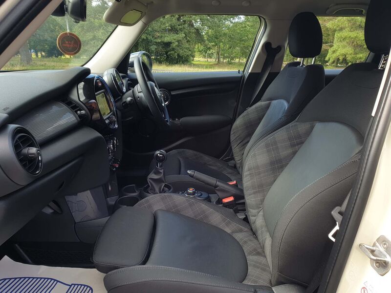 MINI HATCH