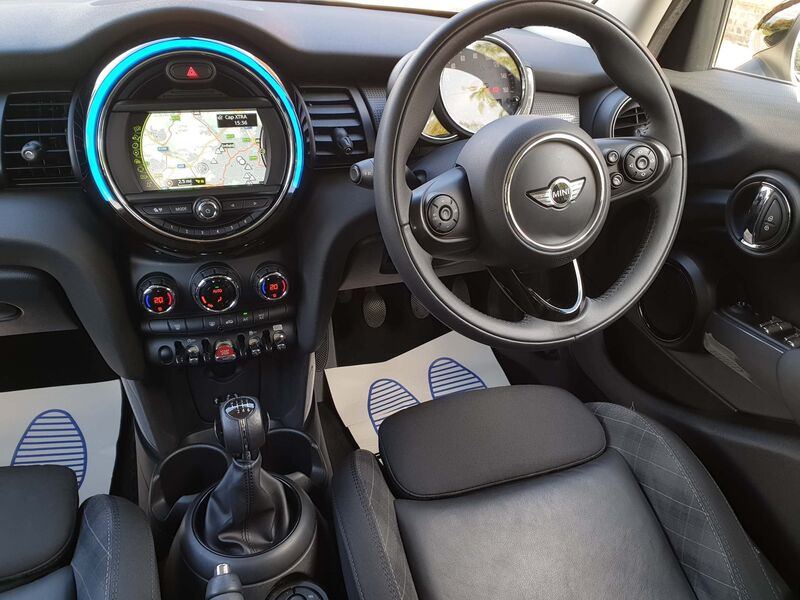 MINI HATCH