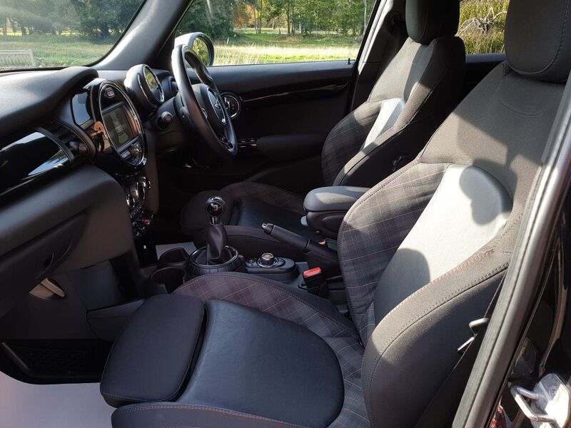 MINI HATCH