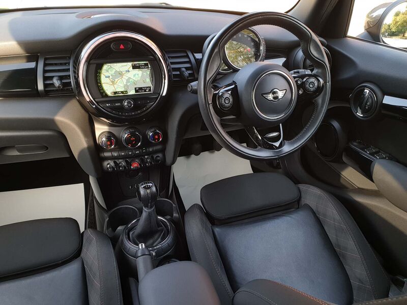 MINI HATCH