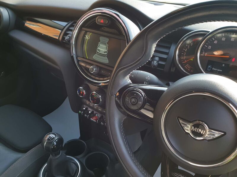 MINI HATCH