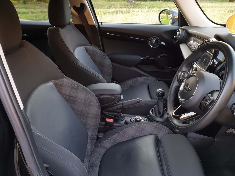 MINI HATCH
