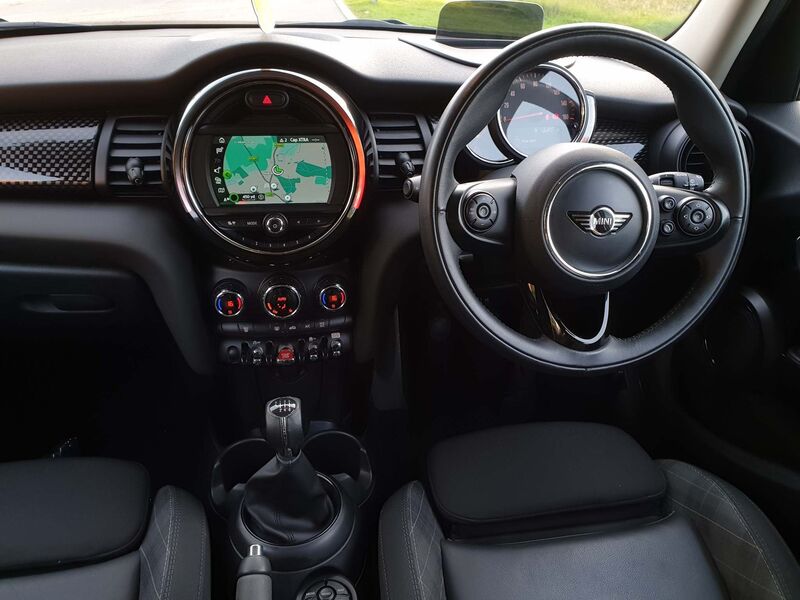 MINI HATCH