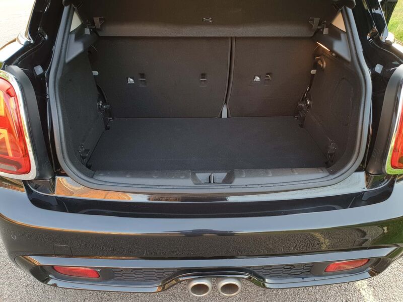 MINI HATCH