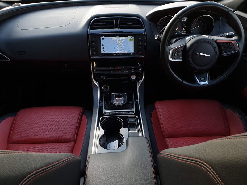 JAGUAR XE