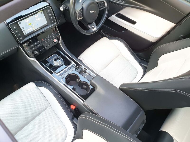 JAGUAR XE