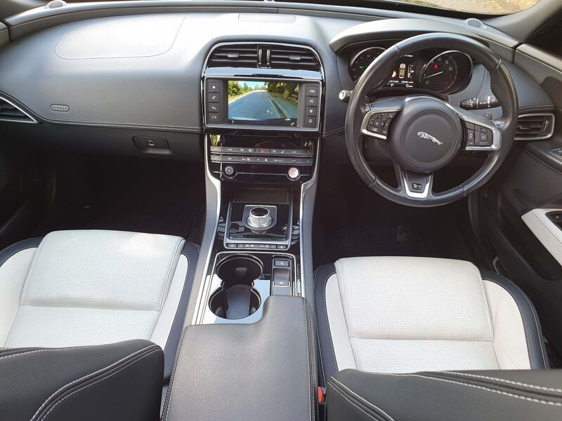 JAGUAR XE