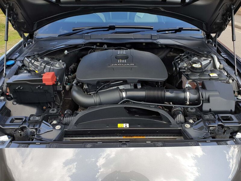 JAGUAR XE