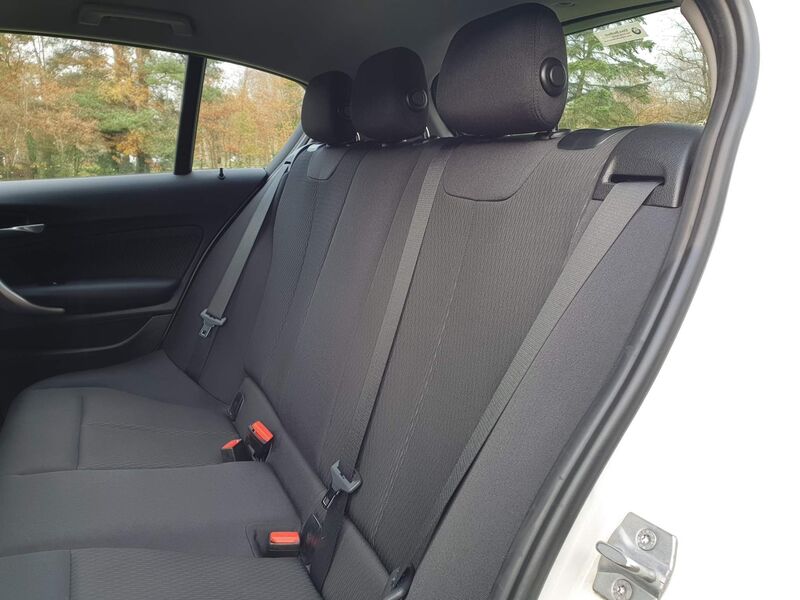 BMW 1 SERIES
