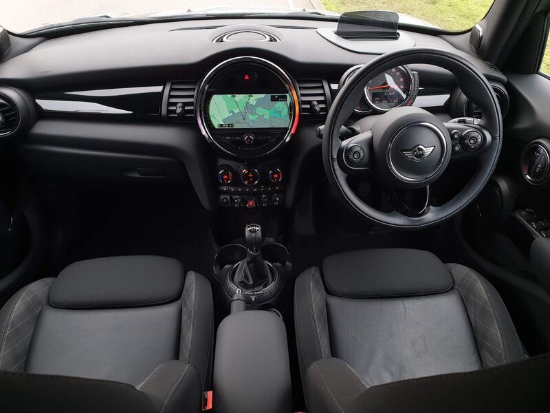 MINI HATCH