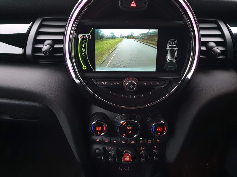 MINI HATCH