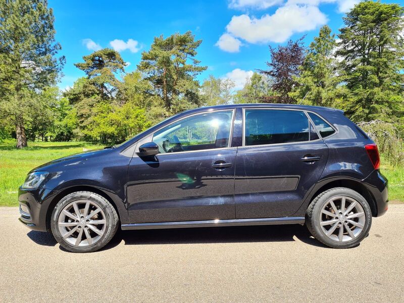 VOLKSWAGEN POLO