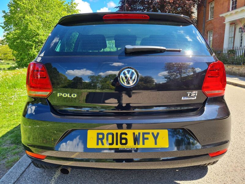 VOLKSWAGEN POLO