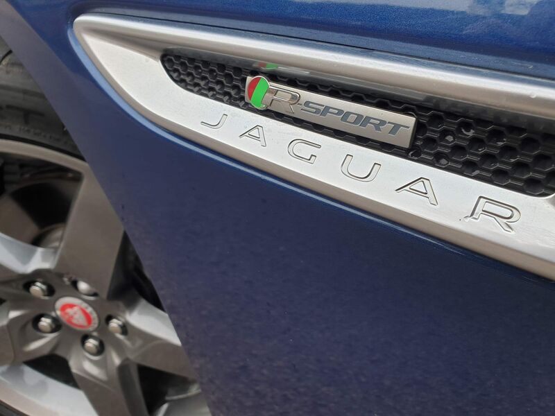 JAGUAR XE