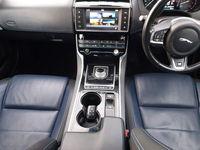 JAGUAR XE