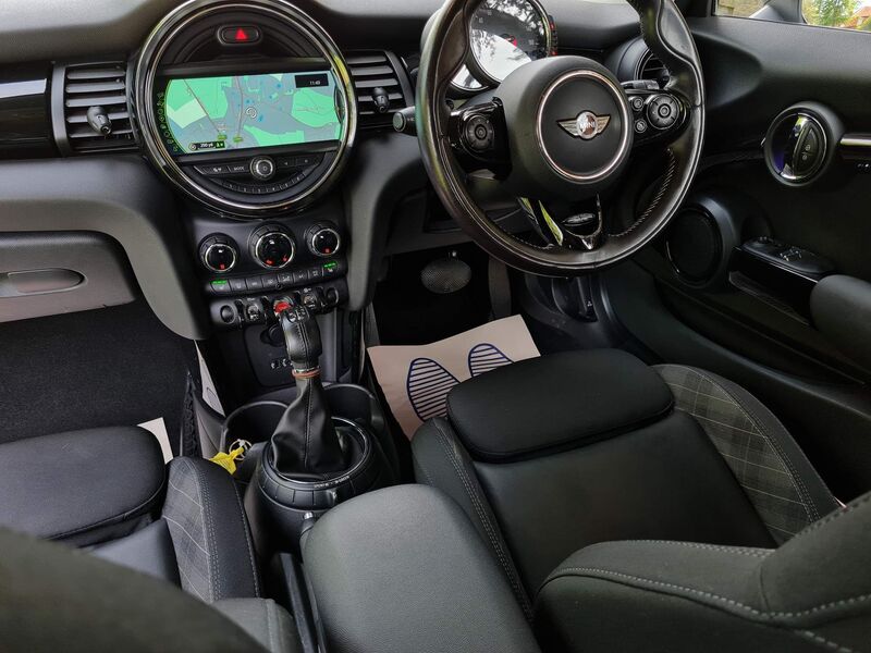 MINI HATCH