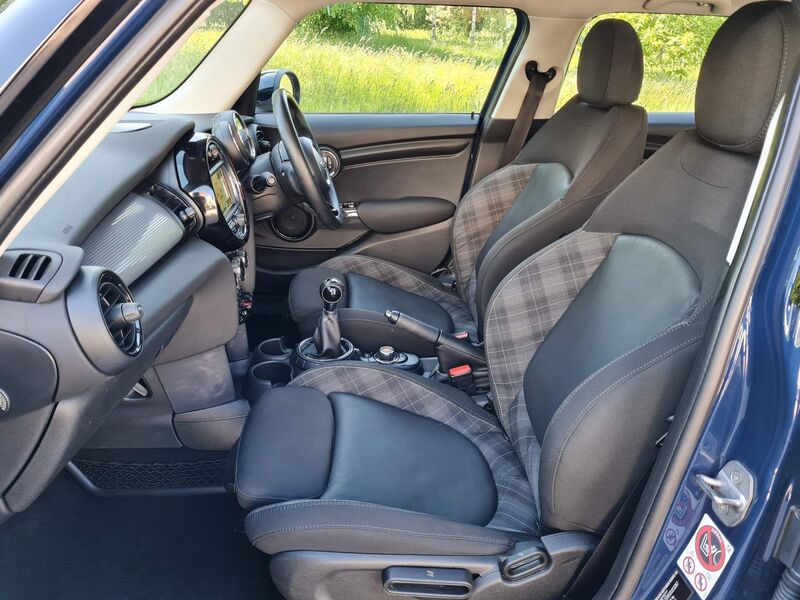 MINI HATCH