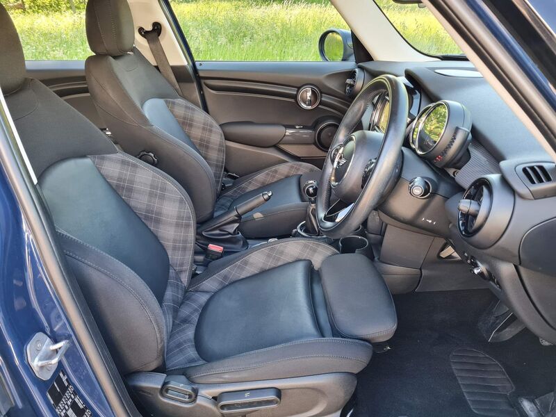 MINI HATCH