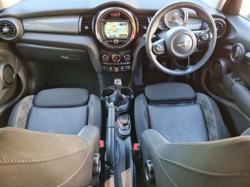 MINI HATCH