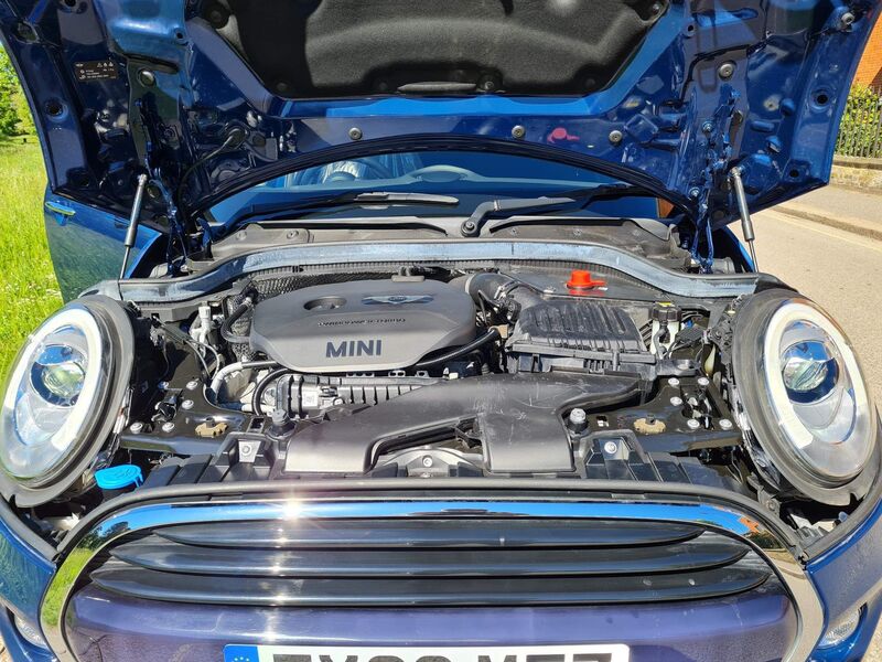 MINI HATCH