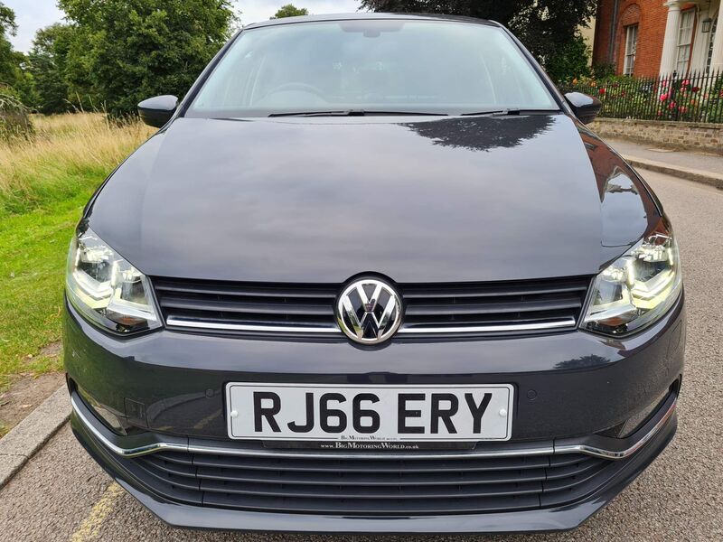 VOLKSWAGEN POLO