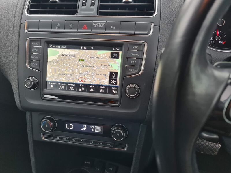 VOLKSWAGEN POLO