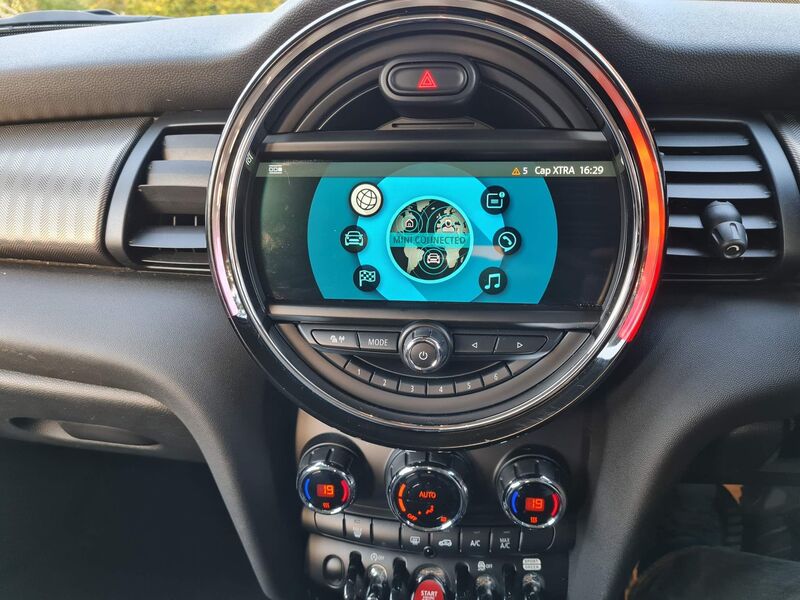 MINI HATCH