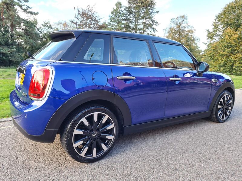 MINI HATCH