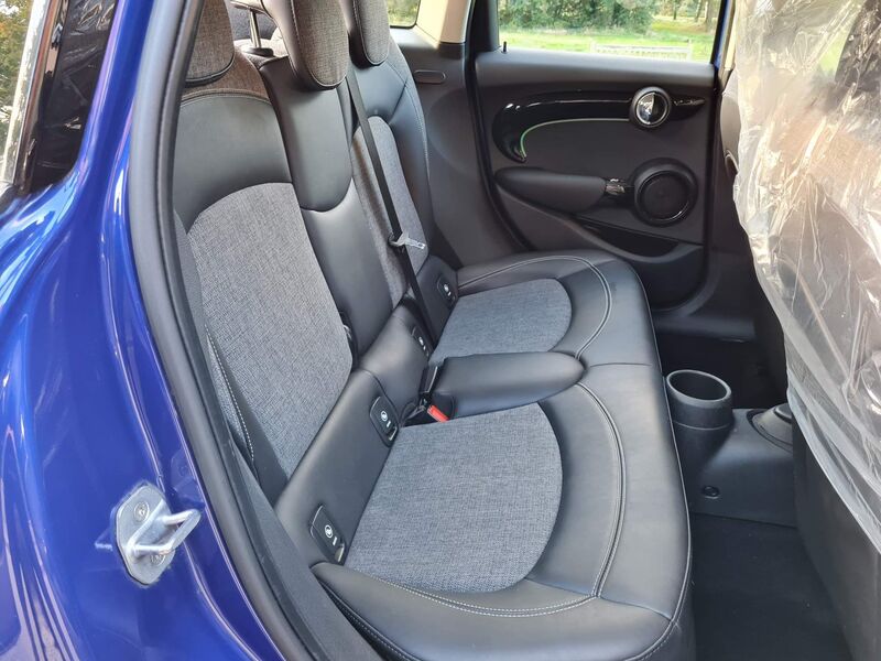 MINI HATCH