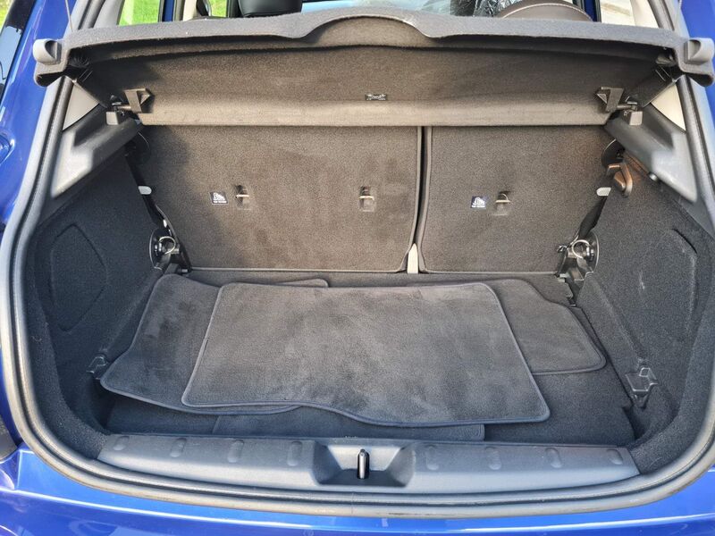 MINI HATCH